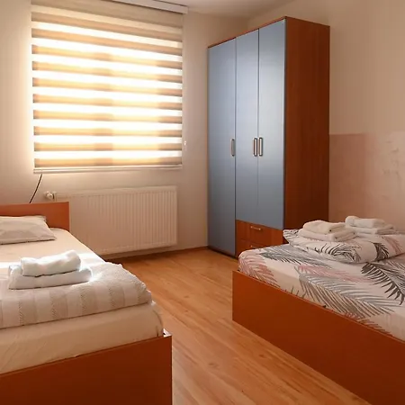 Mb * ヤゴディナ